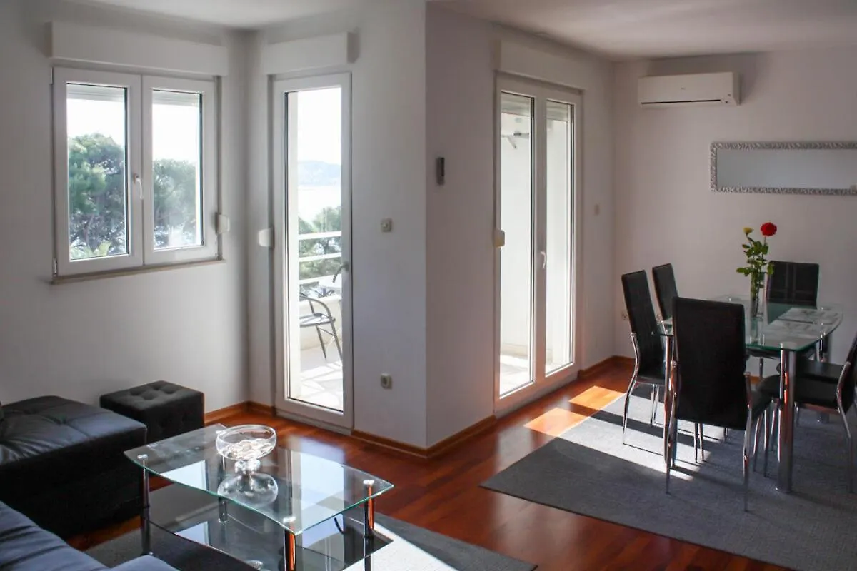 Apartment Marin Trogir 0*,